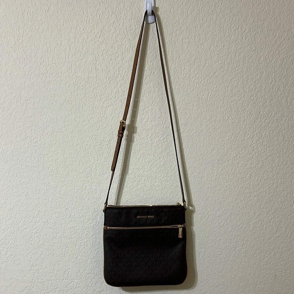 Michael Kors | Bedford Flat Signature Logo Small Crossbody Bag